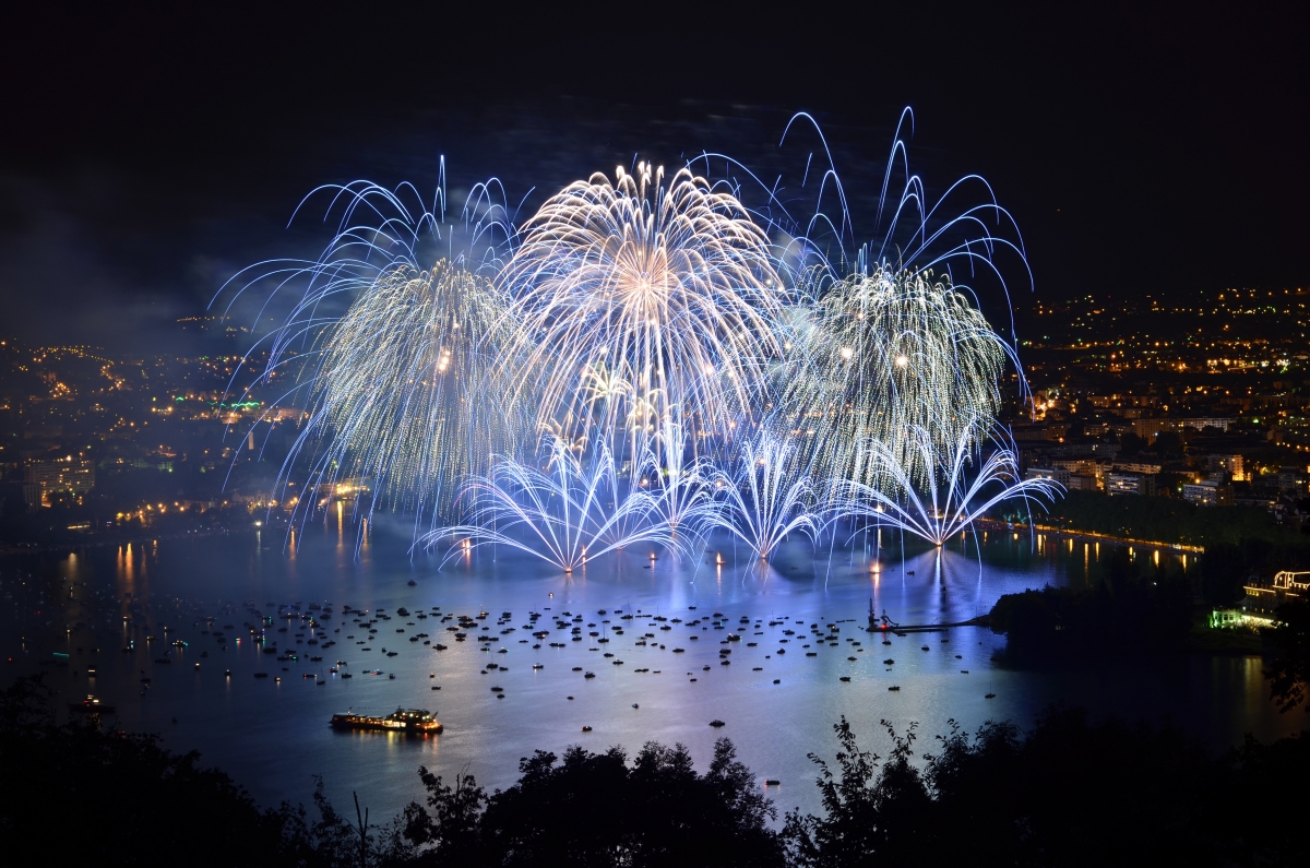 Les feux d'artifices autour de Tournon sur Rhône